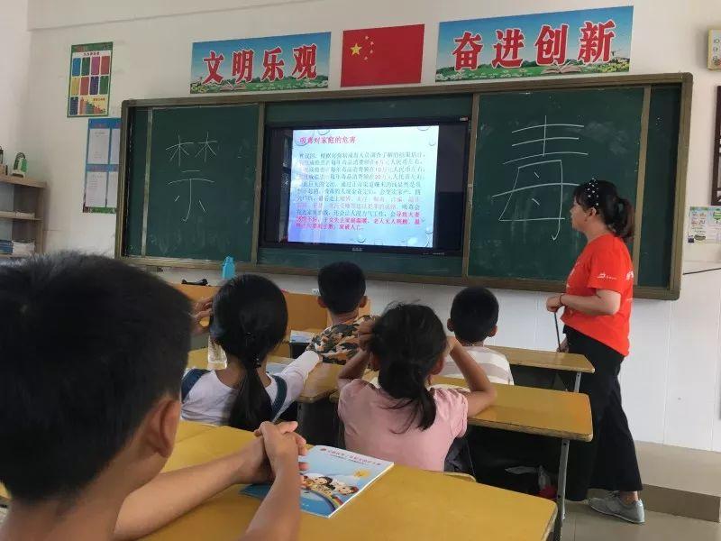 屯昌县小学领导团队重塑，引领教育新篇章